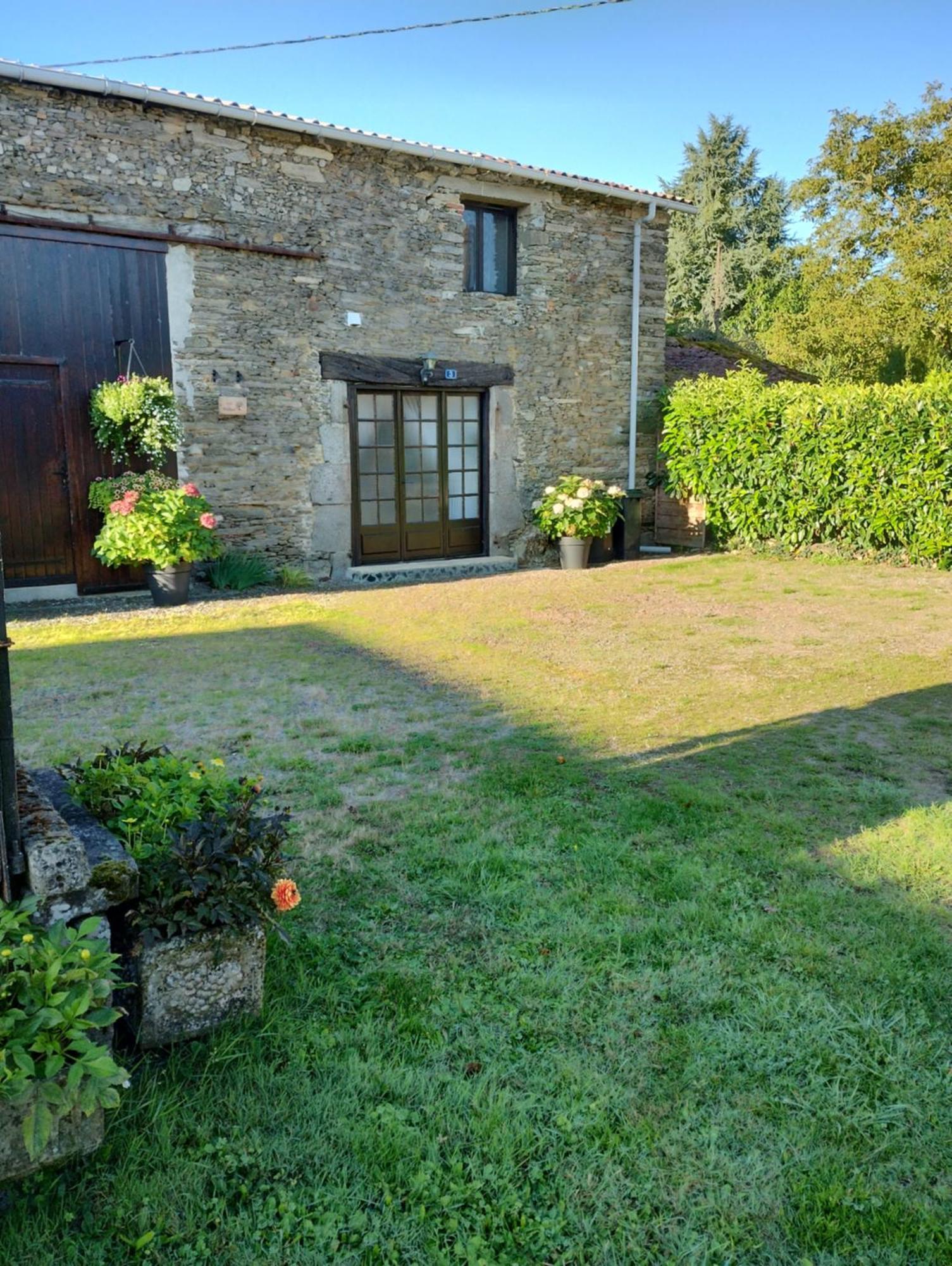 Вилла Les Poiriers Saint-Pierre-du-Chemin Экстерьер фото